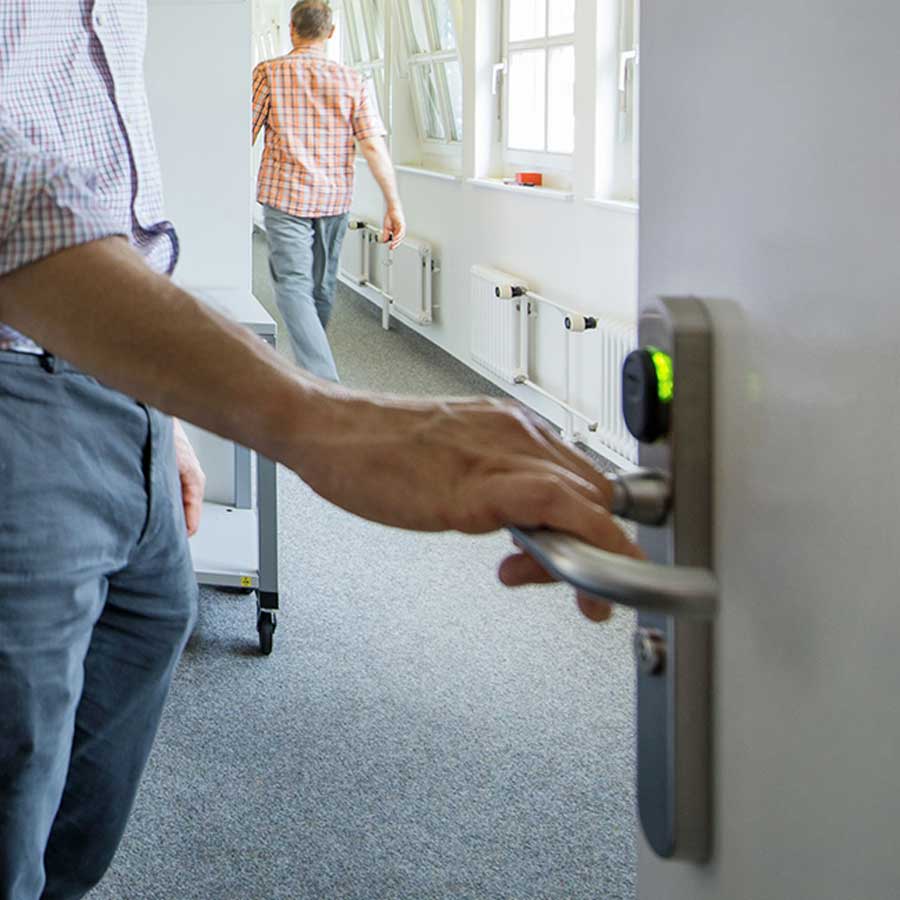 RCID/ TouchGo: man opens door without key